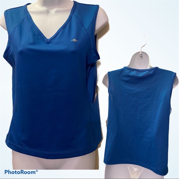 Blue workout muscle tank  🛍️ 3/$18 bundle your likes and 🔥 4/$20 - Picture 3 of 7